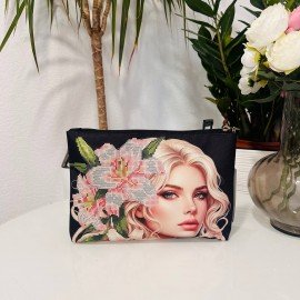 косметичка дівчина лілія світла
