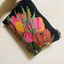 Косметичка тюльпани чорна